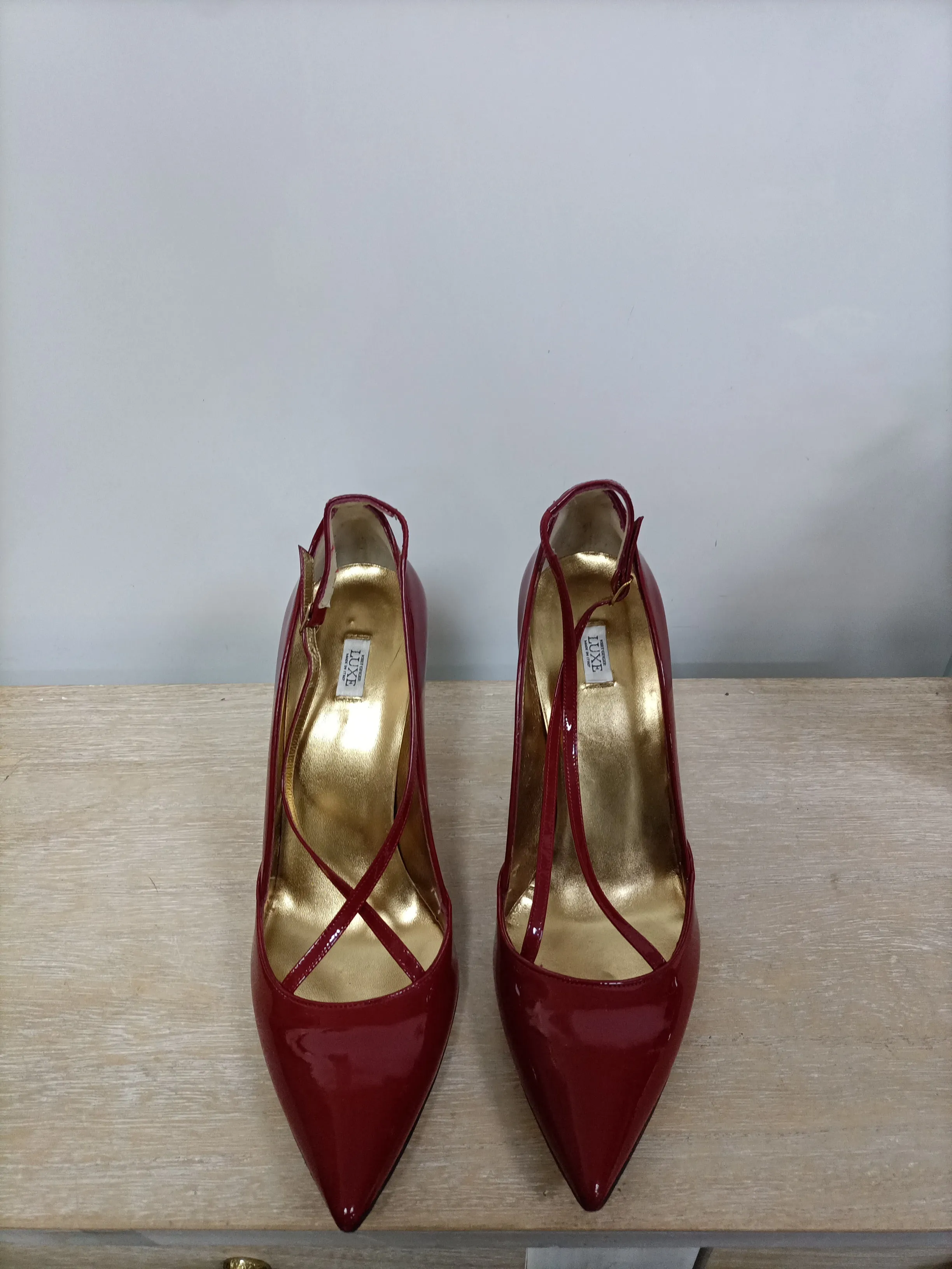 LUXE. Zapatos charol rojo T.41