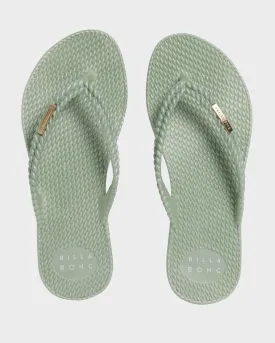 Womens Kick Back Metallic Sandals